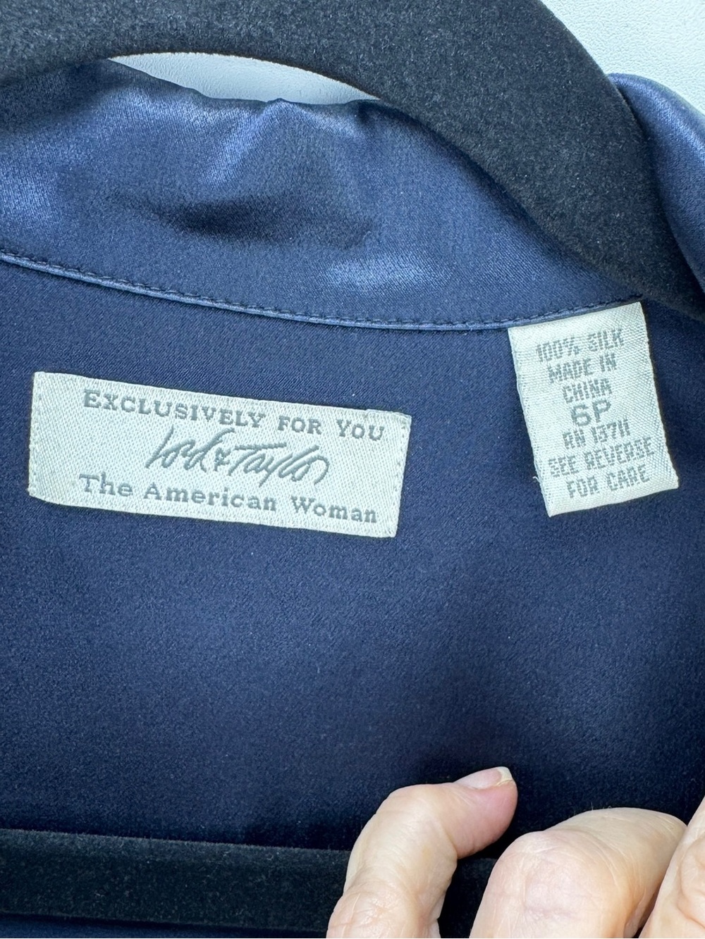 100% Silk Navy Blue Button-Front Long Sleeve Blouse - Picture 15 of 16